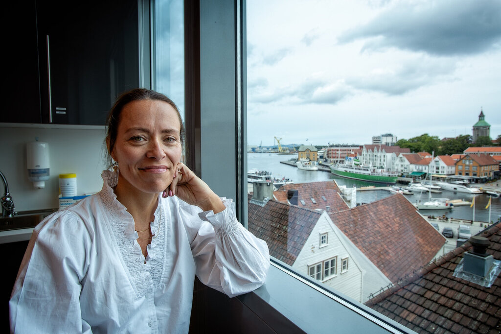 Bilde viser Kristine Knutsen Klepp på kontorplassen.