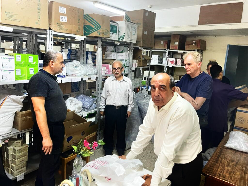 Norwac i Kairo, henter medisinsk utstyr
