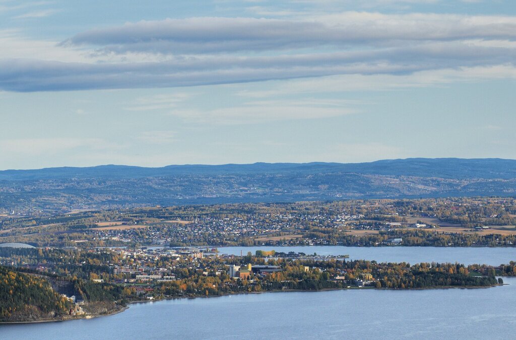 Bildet viser Hamar og Mjøsa