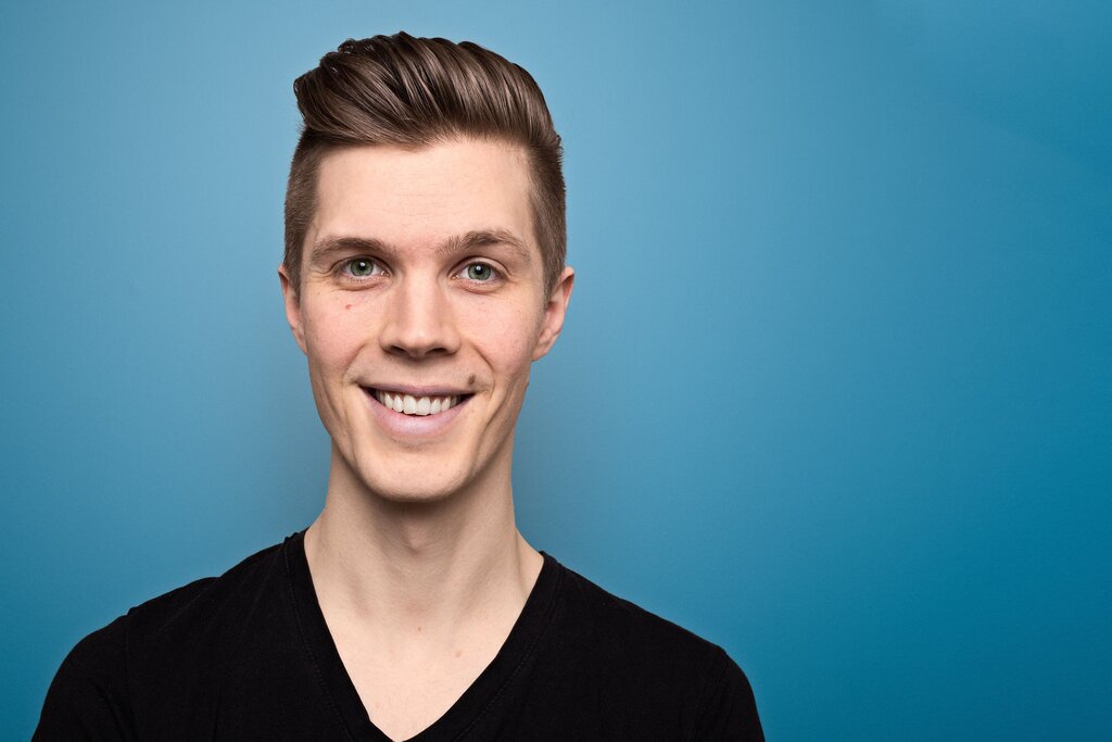 Bildet viser et portrett av Tom Bråten