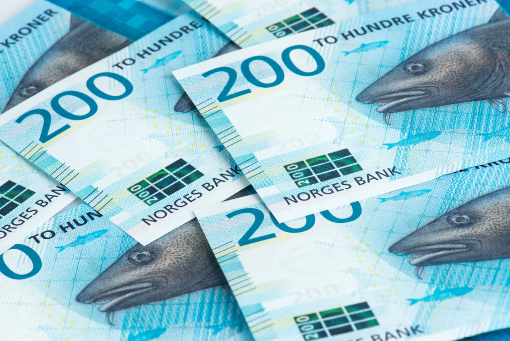 Bildet viser de nye 200-kroners-sedlene fra Norges Bank