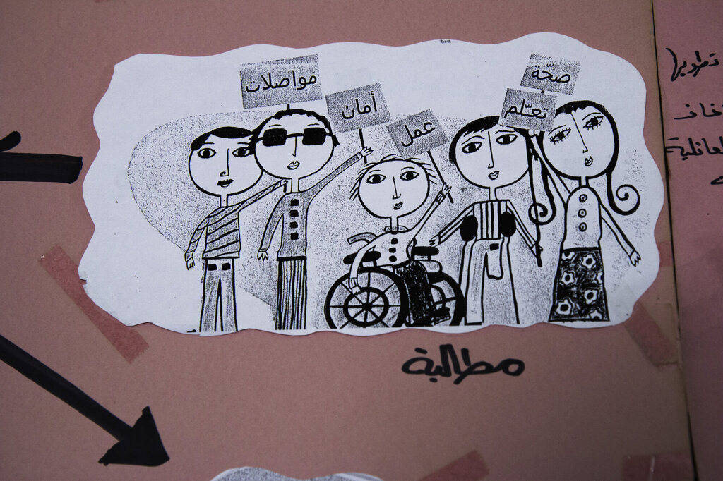 Tegning med slagord, laget av barn på et læresenter i Saida.