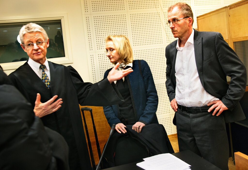 Advokat Harald Stabell og Randi Borgen og Morten Reymert fra OUS i lagmannsretten  