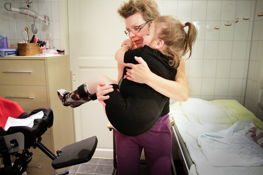 Bildet viser Ina Bjørstad og datteren Emma