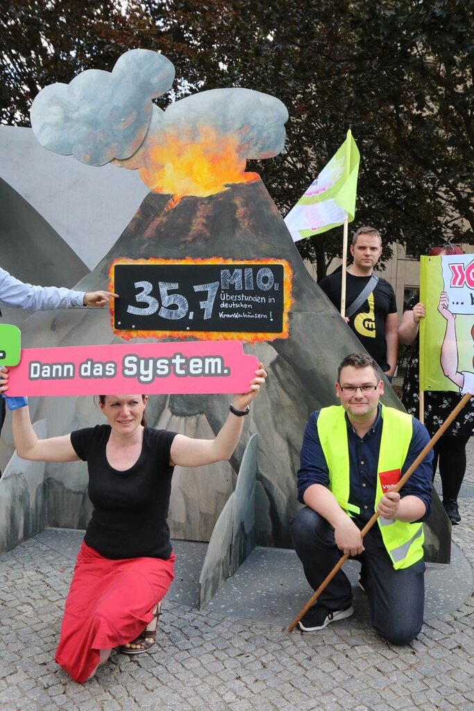Bilde av tyske sykepleiere som demonstrerer
