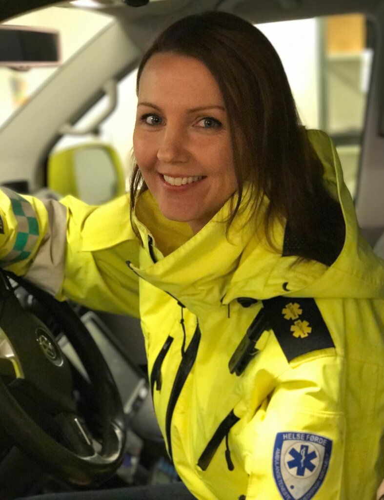 Bilde av sykepleier og ambulansearbeider Cecilie Merethe Øvrebotten