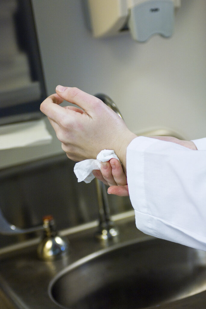 Slurver med håndhygiene ved Universitetssykehuset i Nord Norge.