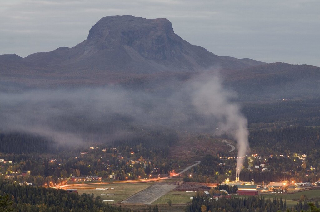 Bilde av den karakteristiske fjelltoppen, Hatten som har gitt navn til kommunen. 