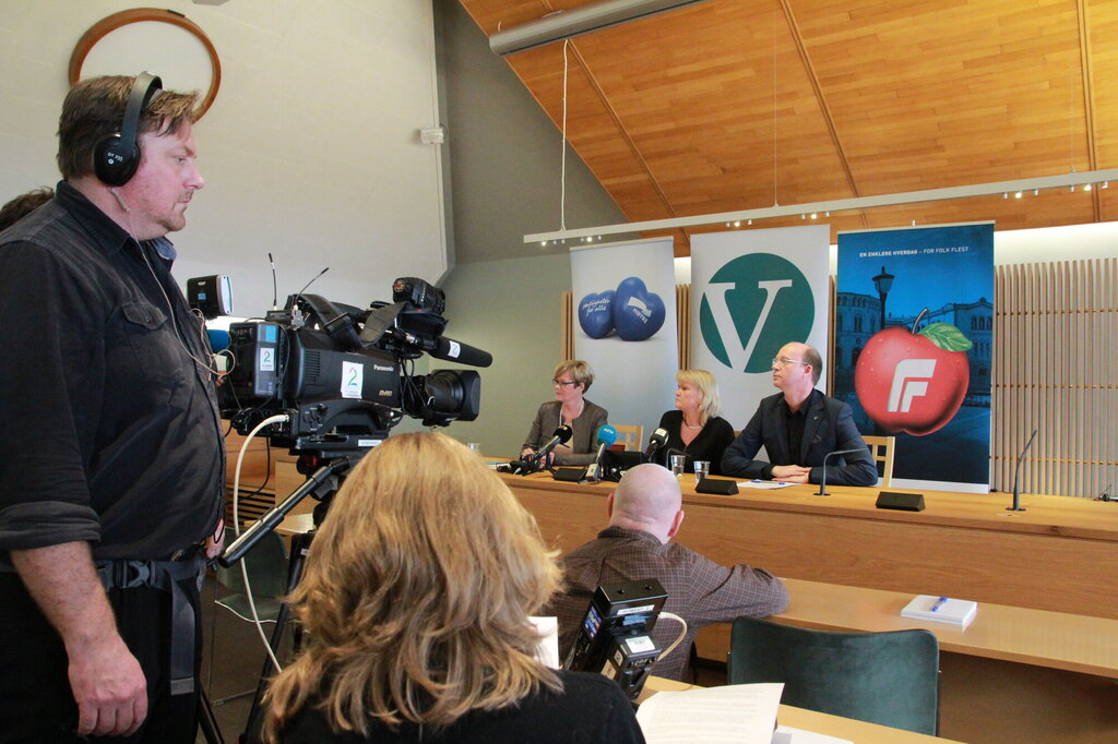 bilde fra pressekonferanse på stortinget