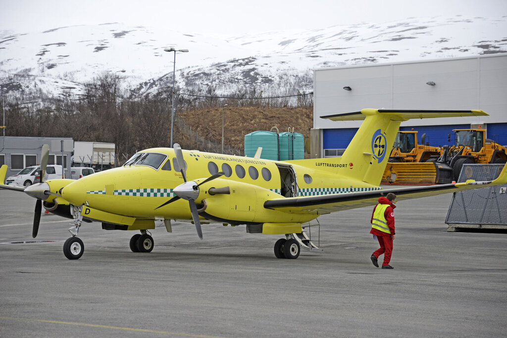 Luftambulansefly fra Lufttransport på Tromsø Lufthavn.