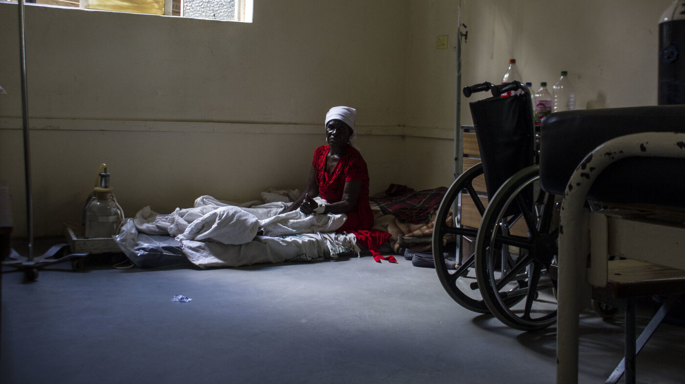 Tuberkulosepasient, Karanda, Zimbabwe. Bildet viser en kvinne med tuberkulose på sykehuset i Karanda i Zimbabwe.