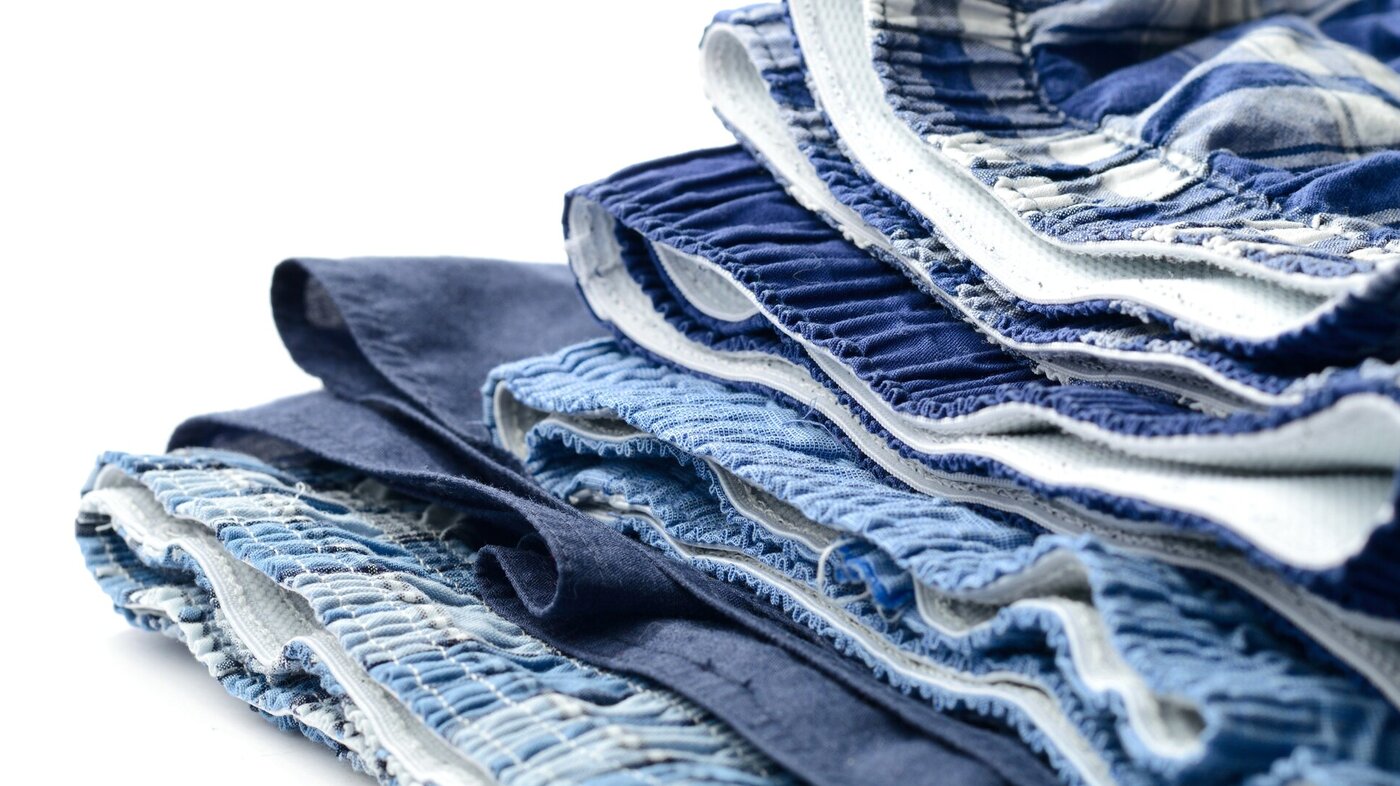 boksershorts, undertøy, menn Bildet viser boksershorts i en bunke.