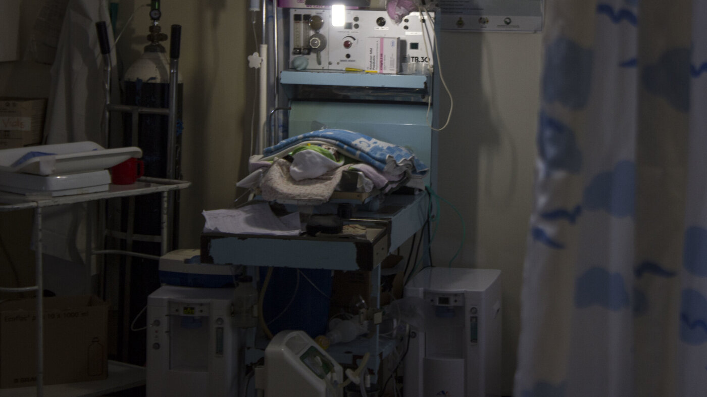 Karanda sykehus, Zimbabwe Bildet viser en baby i respirator på Karanda sykehus, Zimbabwe
