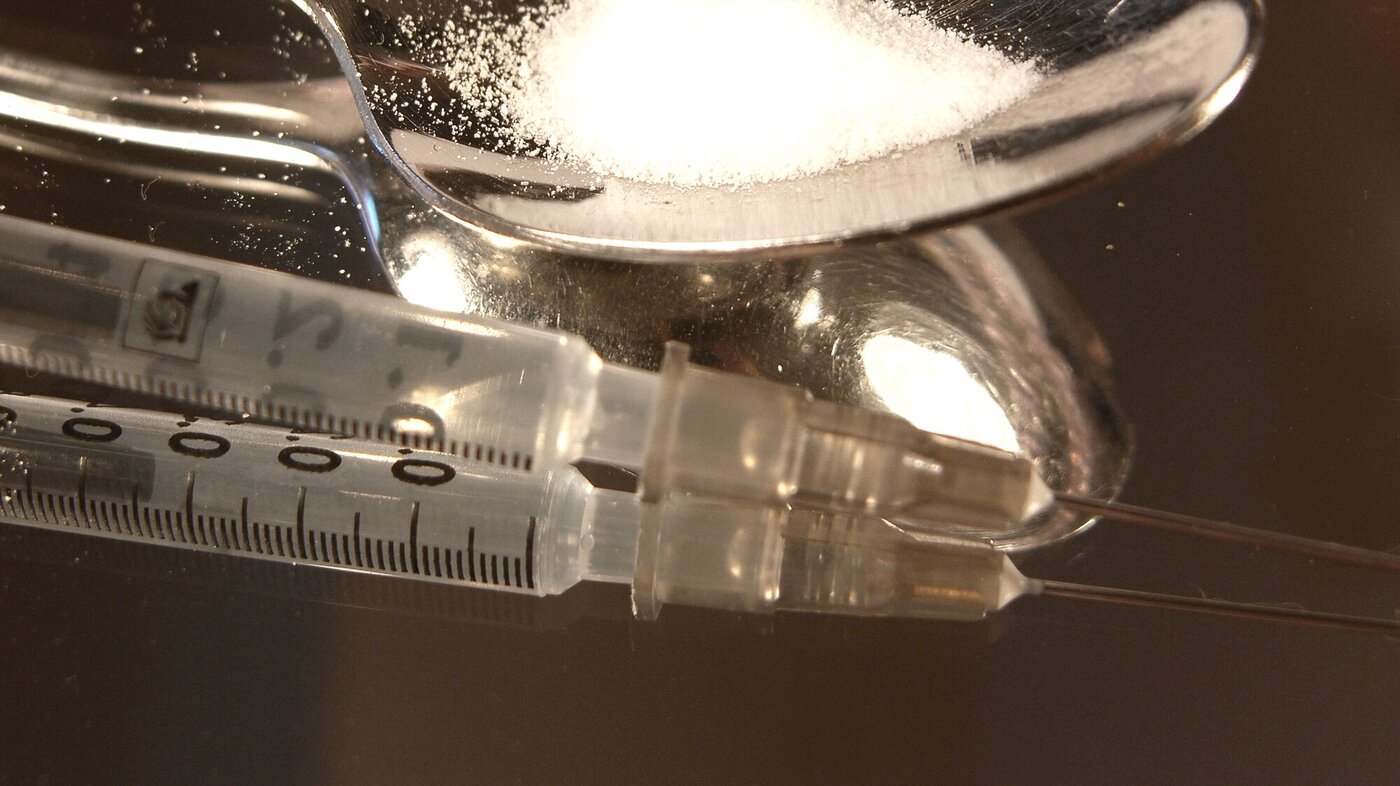 Heroin Bildet viser heroin som tilberedes til bruk