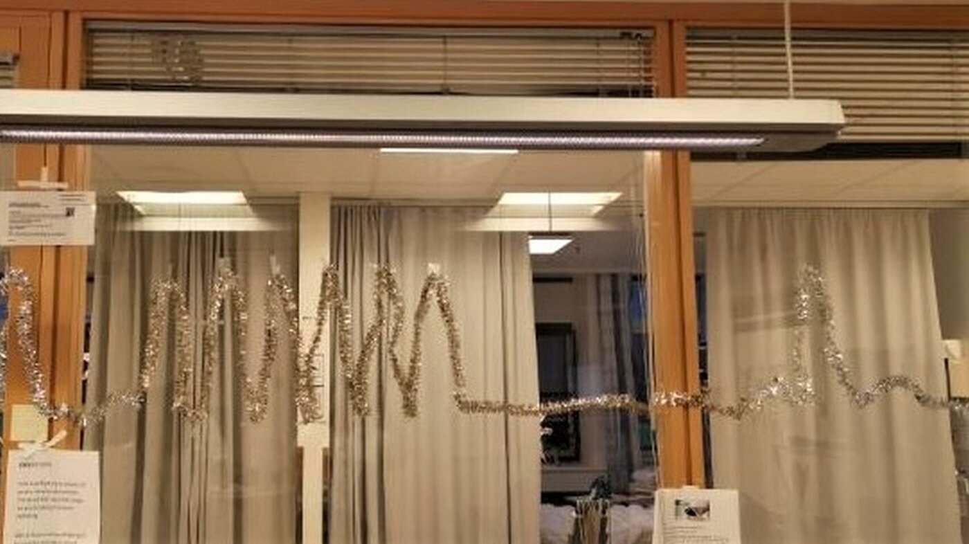 Medisinsk intermediær enhet, Sykehuset Sørlandet, Kristiansand Bildet viser glitterlenker formet som hjerterytmer.