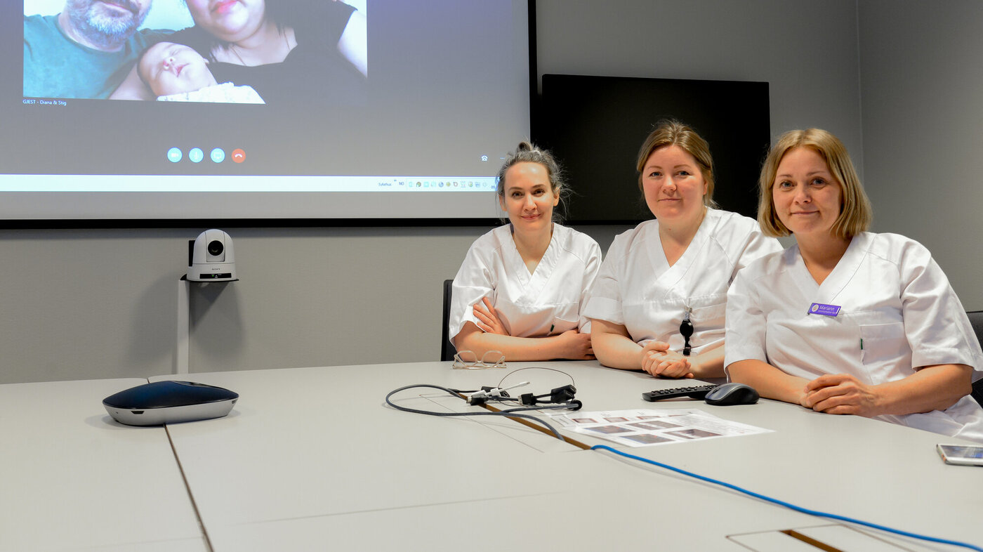 Sykepleiere gir Skype-veiledning til foreldre med prematurt barn