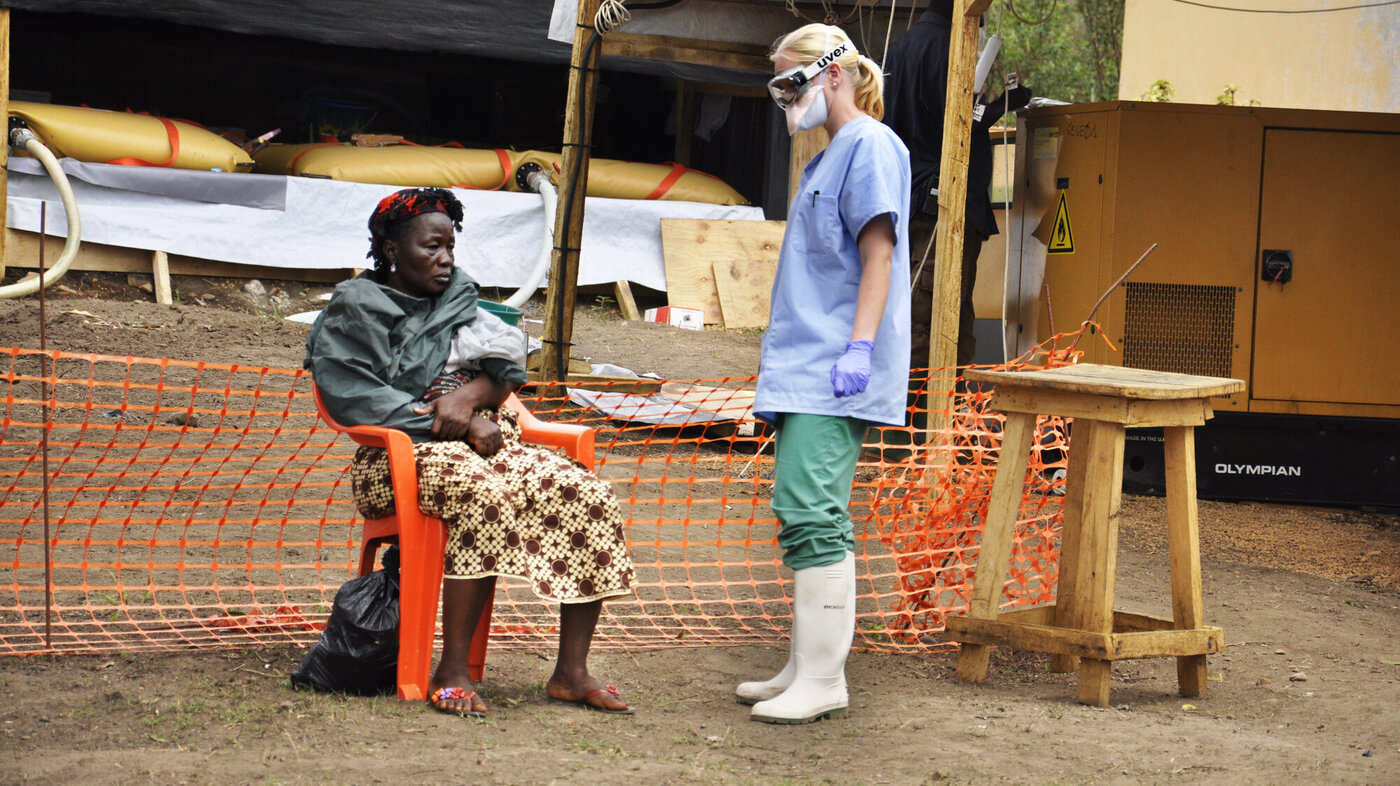 Sissel Overoll, sykepleier,  Guinea