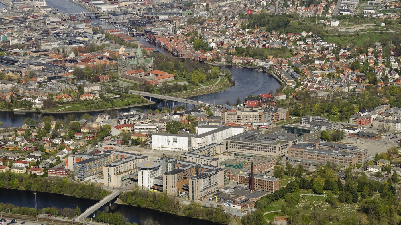 Bildet er et flyfoto av St. Olavs hospital