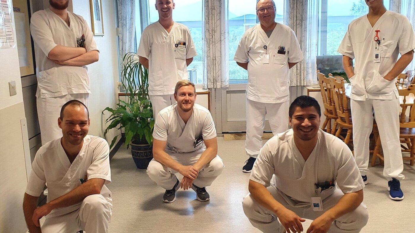 En kveld i august var det bare menn på jobb på medisinsk avdeling i Ålesund
