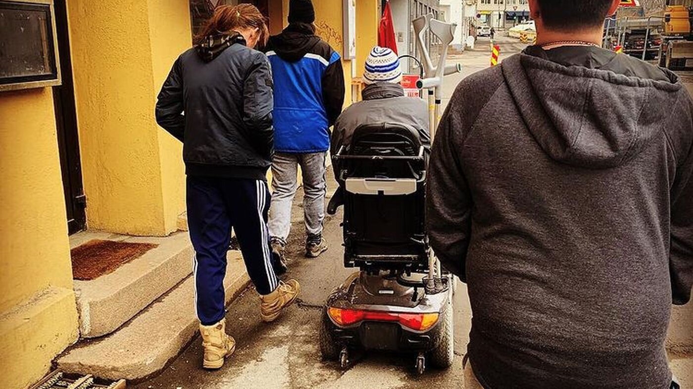 Bildet viser ansatte og pasienter ute på tur i Oslo.