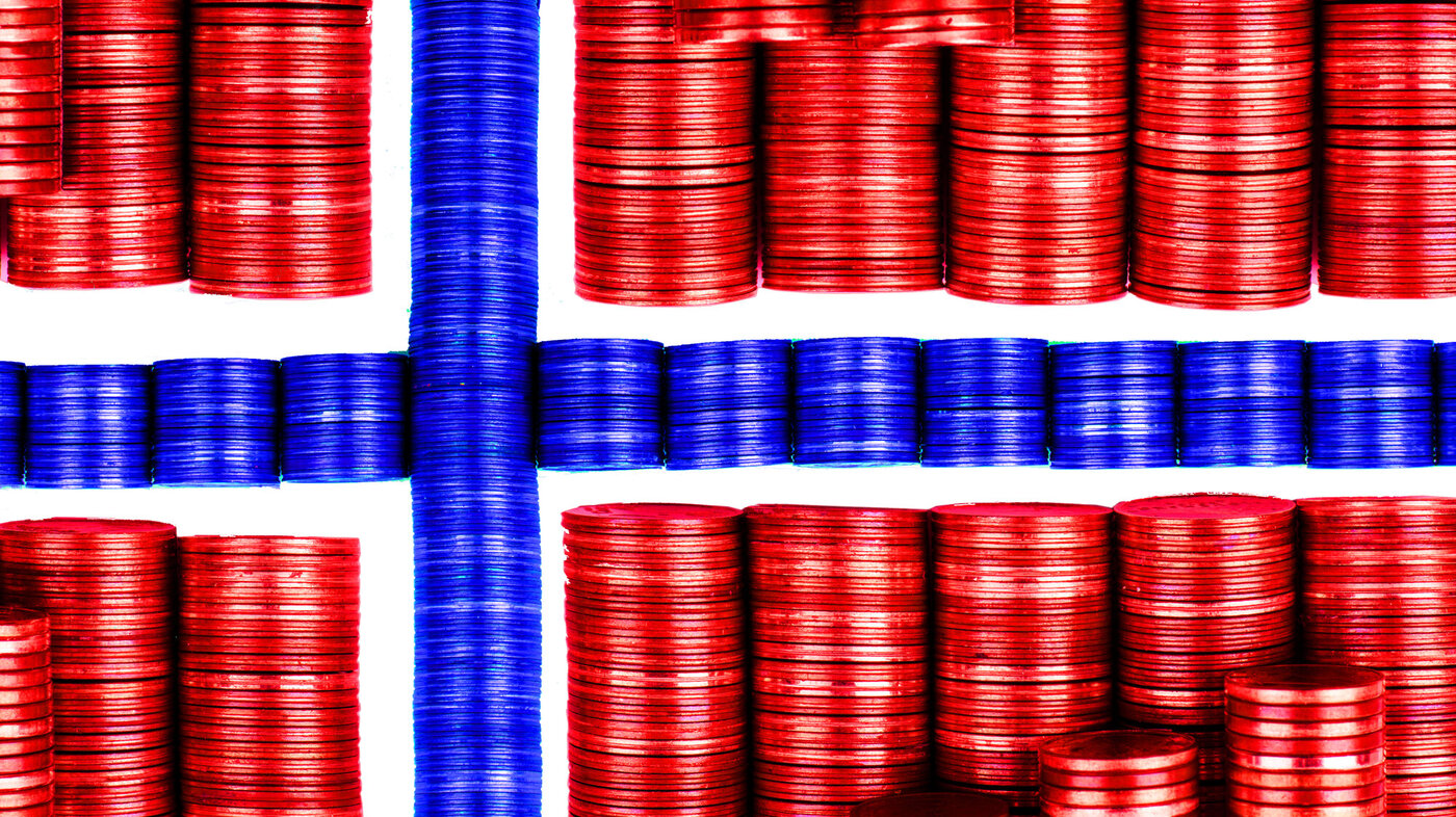 bildet viser det norske flagg laget av penger