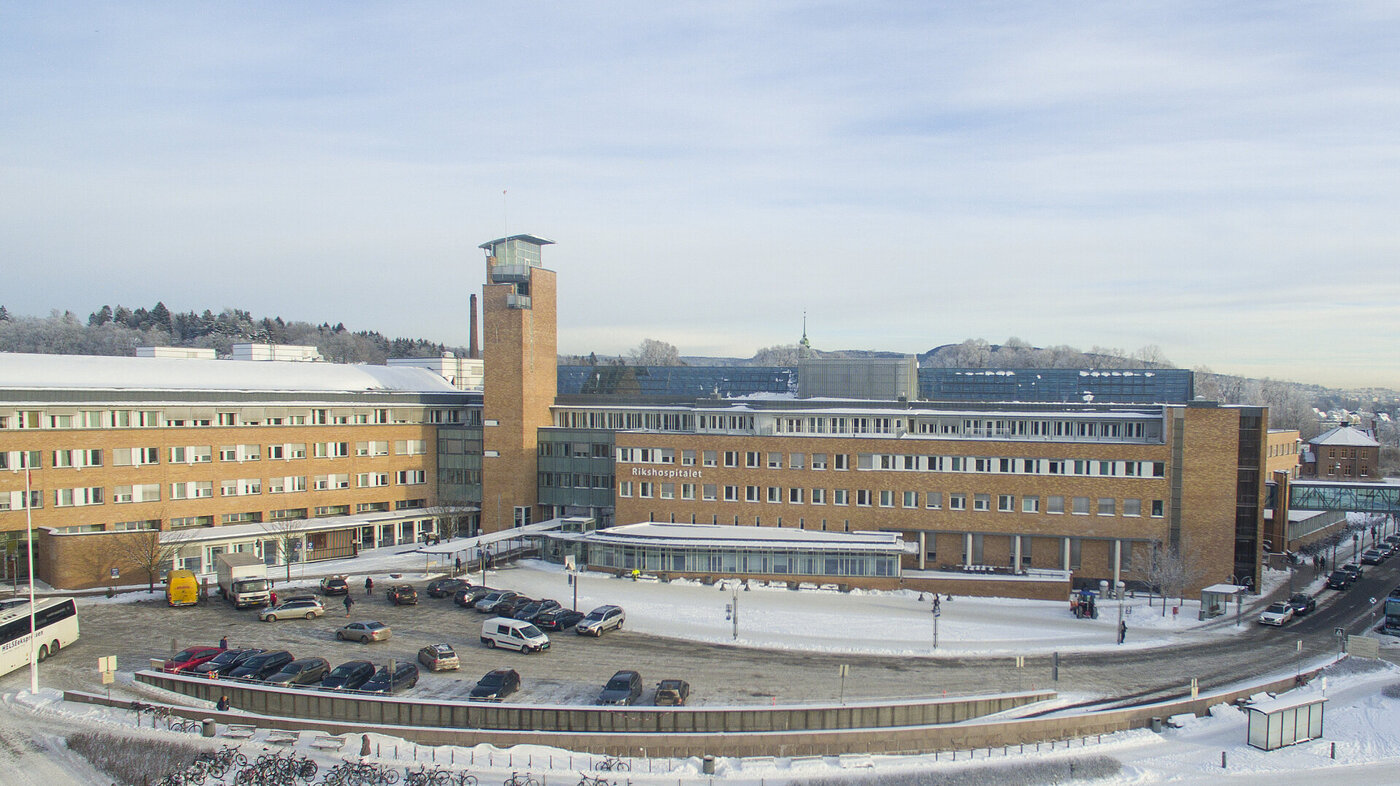 Bildet viser Rikshospitalet en vinterdag.