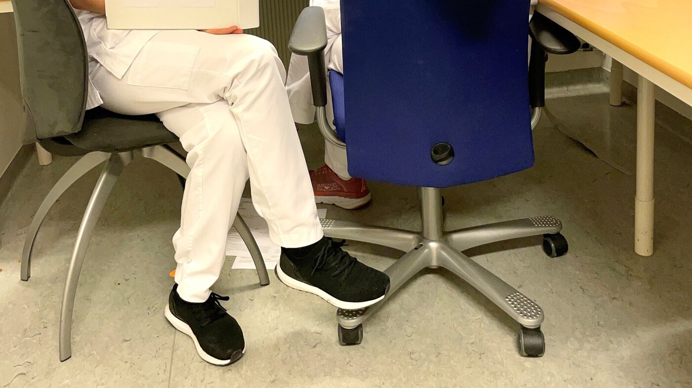 To sykepleiere følger opp premature nyfødte barn digitalt To sykepleiere følger opp premature nyfødte barn digitalt