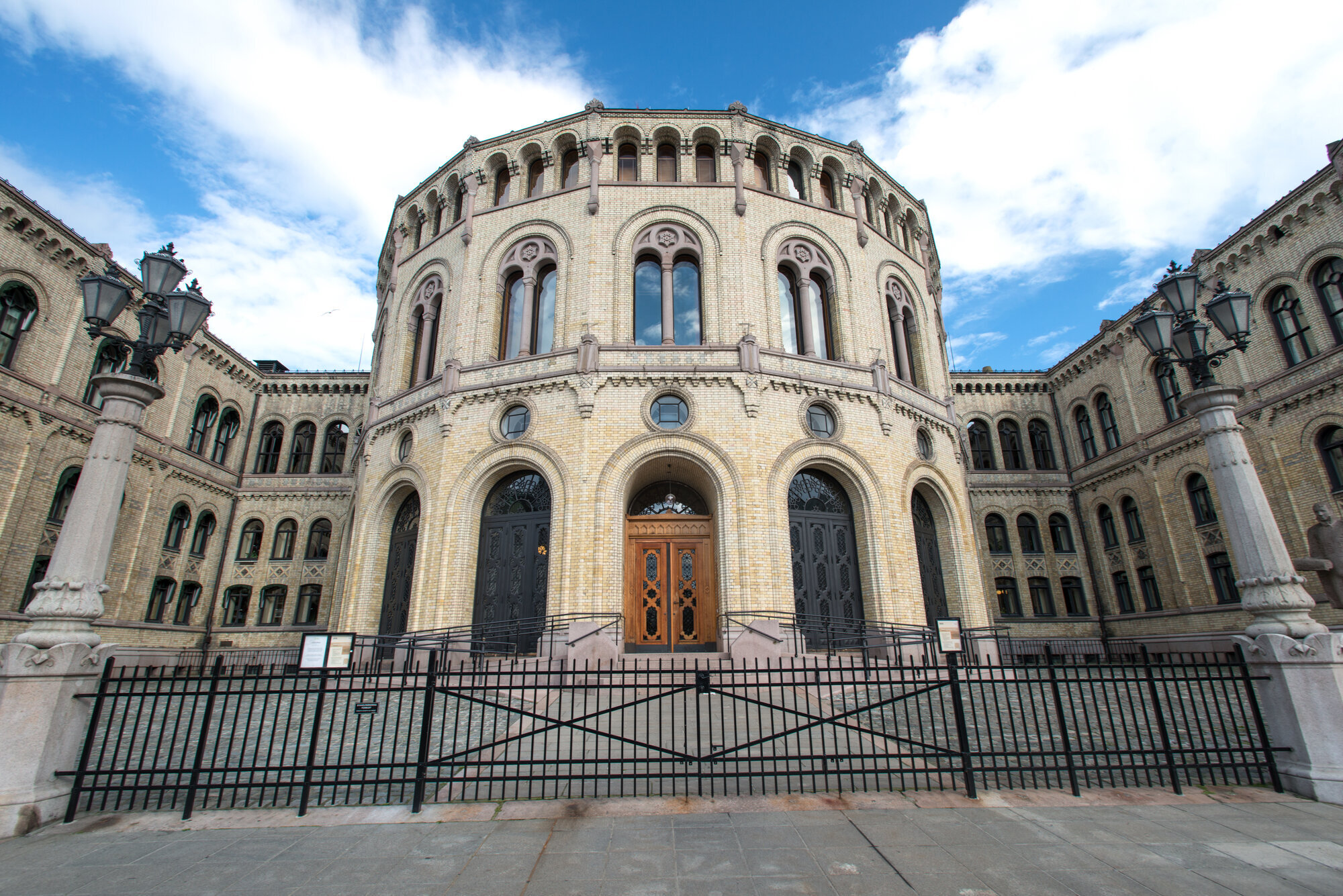 Stortinget Bildet viser Stortinget.