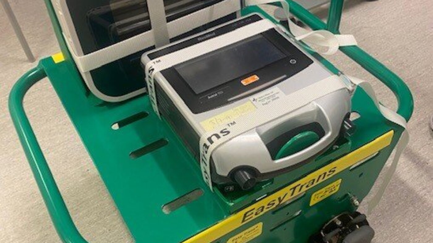 Hjemmerespisrator-rack som skal festes på ambulansebåren Hjemmerespisrator-rack som skal festes på ambulansebåren