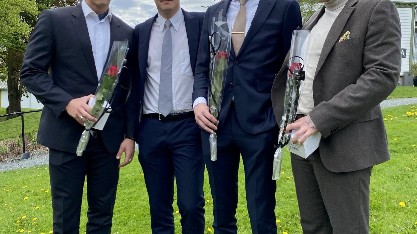 Studiekameratene Christian Dørum Moen (27), Snorre Salberg (27), Magnus Furuseth Laugstug (27) og Robin Aspaas (24) går rett ut i jobb som sykepleier med en sylfersk grad fra Nord universitet i hånda. Studiekameratene Christian Dørum Moen (27), Snorre Salberg (27), Magnus Furuseth Laugstug (27) og Robin Aspaas (24) går rett ut i jobb som sykepleier med en sylfersk grad fra Nord universitet i hånda.