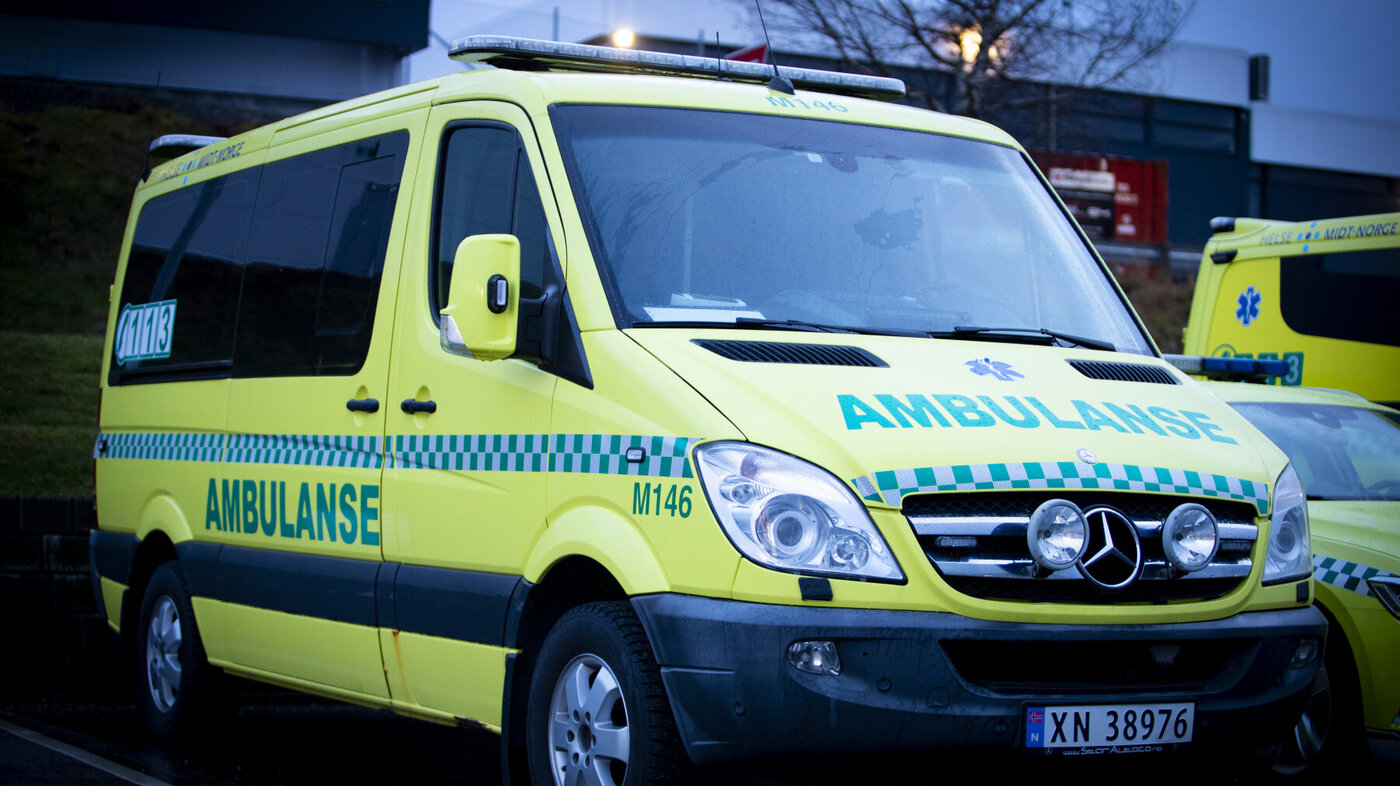 Bildet viser en ambulanse