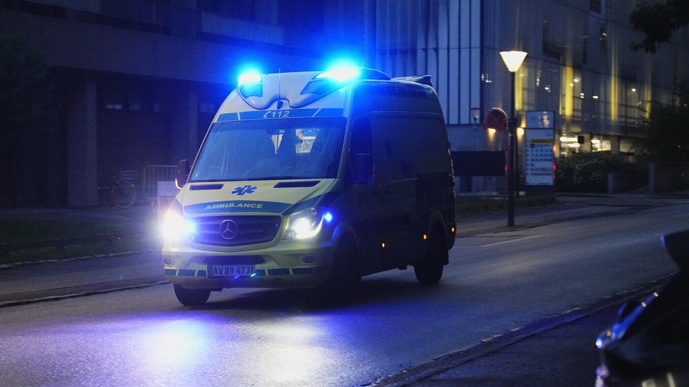 Ambulanse på vei til Rigshospitalet i København etter skyteepisode Ambulanse på vei til Rigshospitalet i København etter skyteepisode