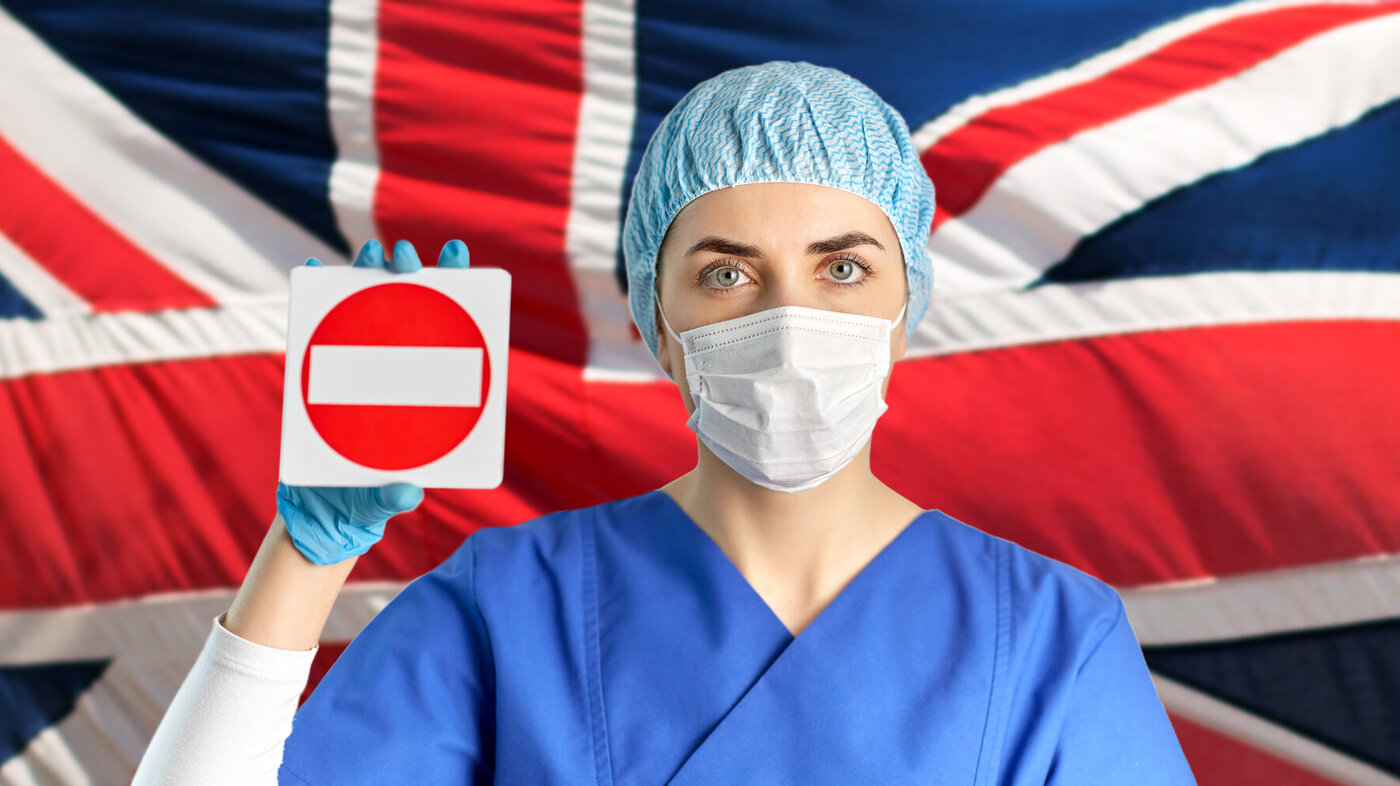 bildet viser engelsk flagg med sykepleier foran