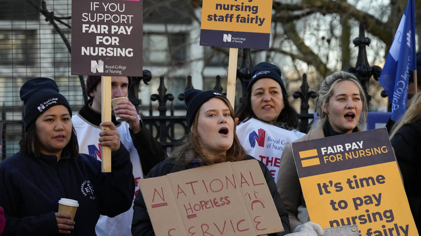 Bilde av sykepleiere som streiker i Storbritannia