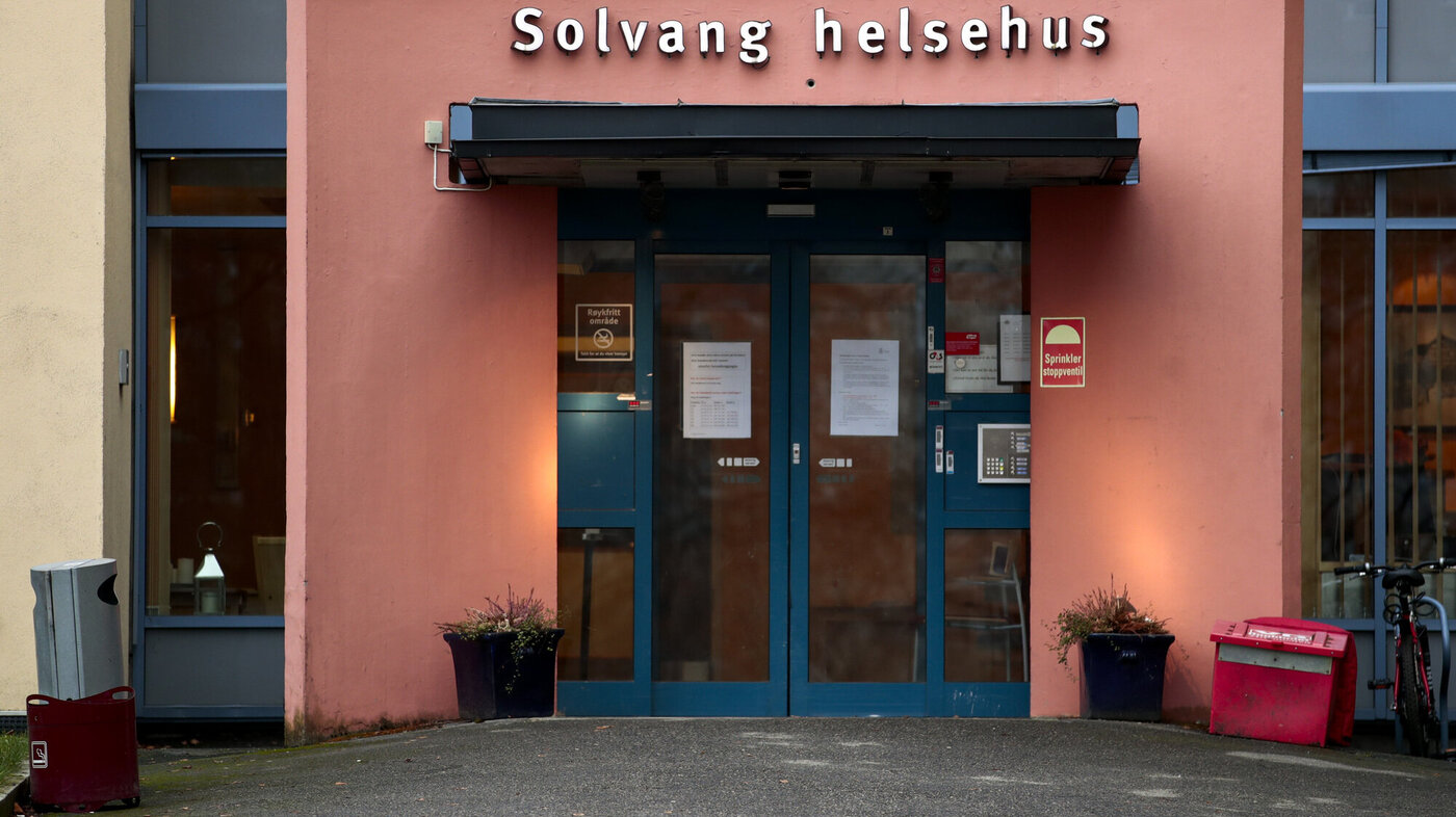 Bildet viser inngangspartiet ved Solvang helsehus