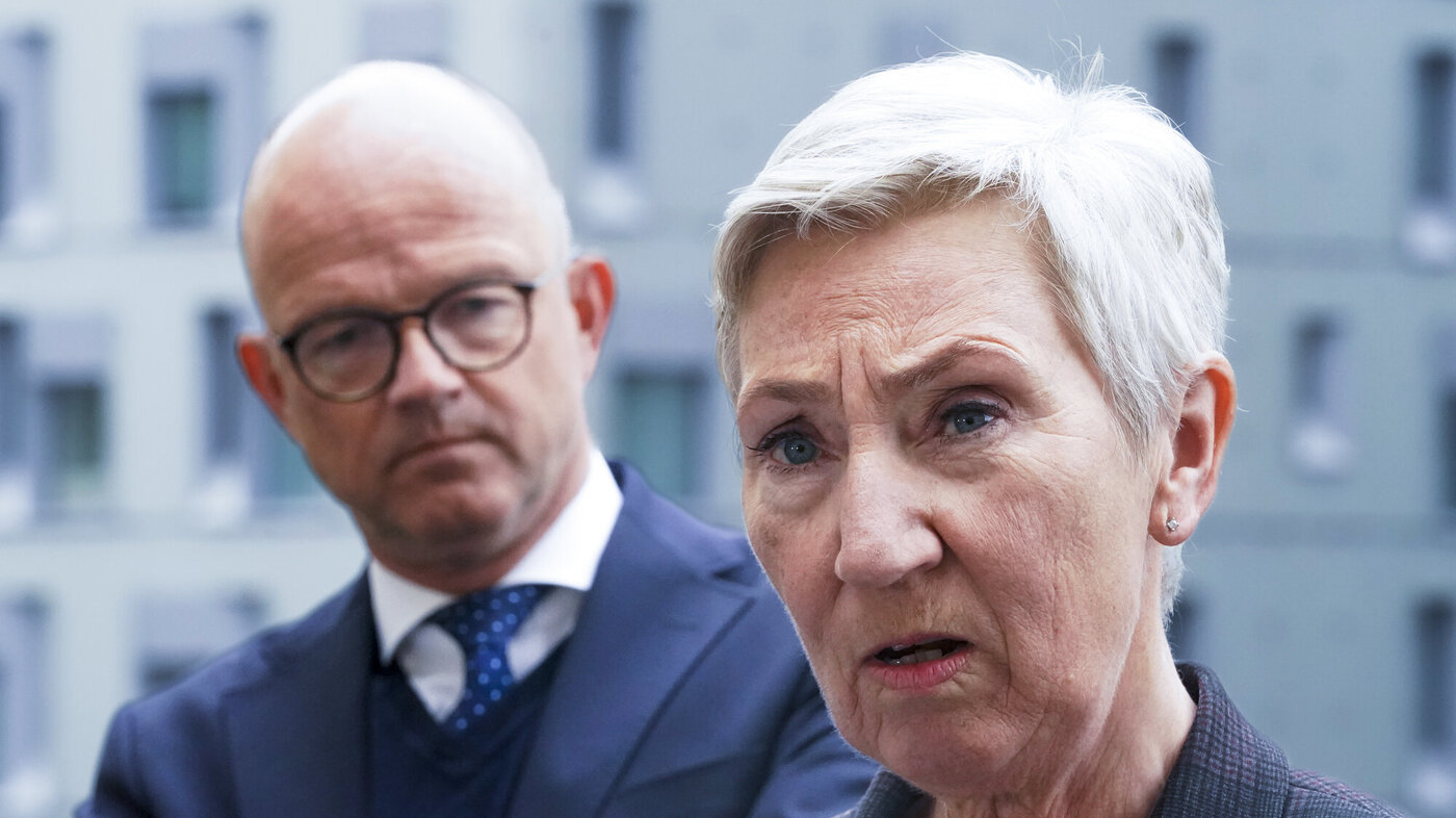 Bildet viser NHO-direktør Ole Erik Almlid og LO-leder Peggy Hessen Følsvik