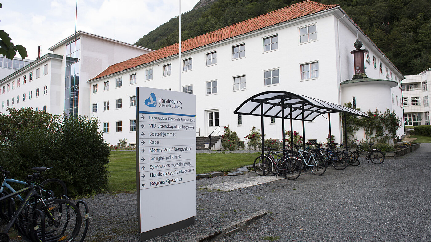 Bildet viser eksteriøret på Haraldsplass Diakonale sykehus i Bergen.