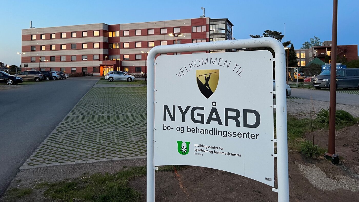 Bildet viser inngangen til Nygård bo- og behandlingssenter