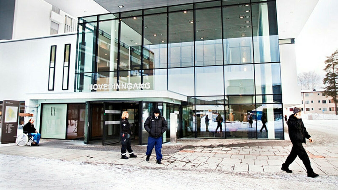 Akershus universitetssykehus, Ahus. Inngangspartiet hovedinngang.