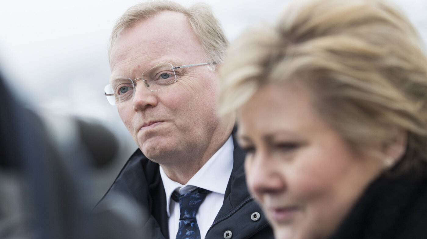 Bildet viser Sindre Finnes og statsminister Erna Solberg 