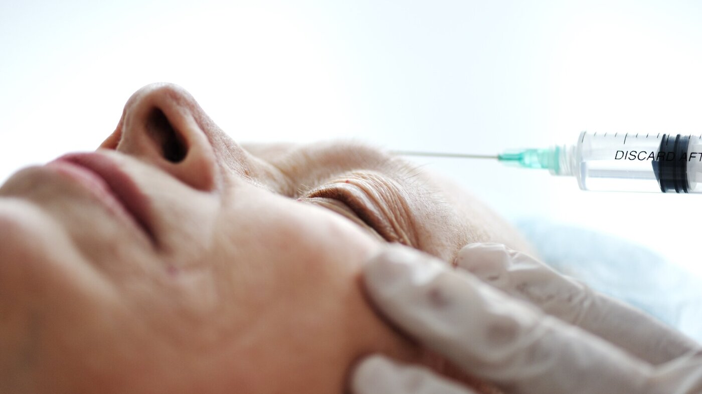 Bildet viser en dame som får Botox injeksjon