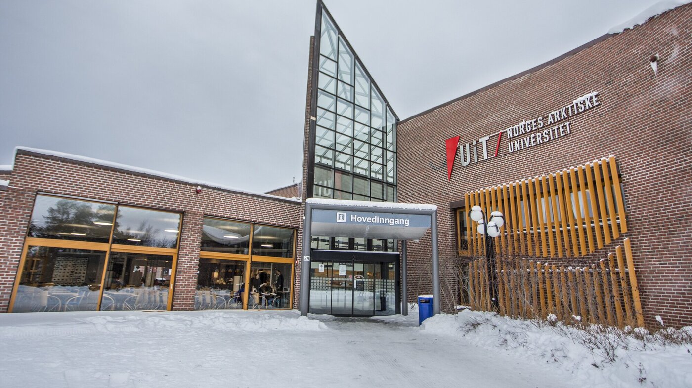 Universitetet i Tromsø, campus Alta, er et relativt nytt bygg med plass til 50 sykepleierstudenter for hvert kull, selv om de kun har godkjennelse for 30 studenter.