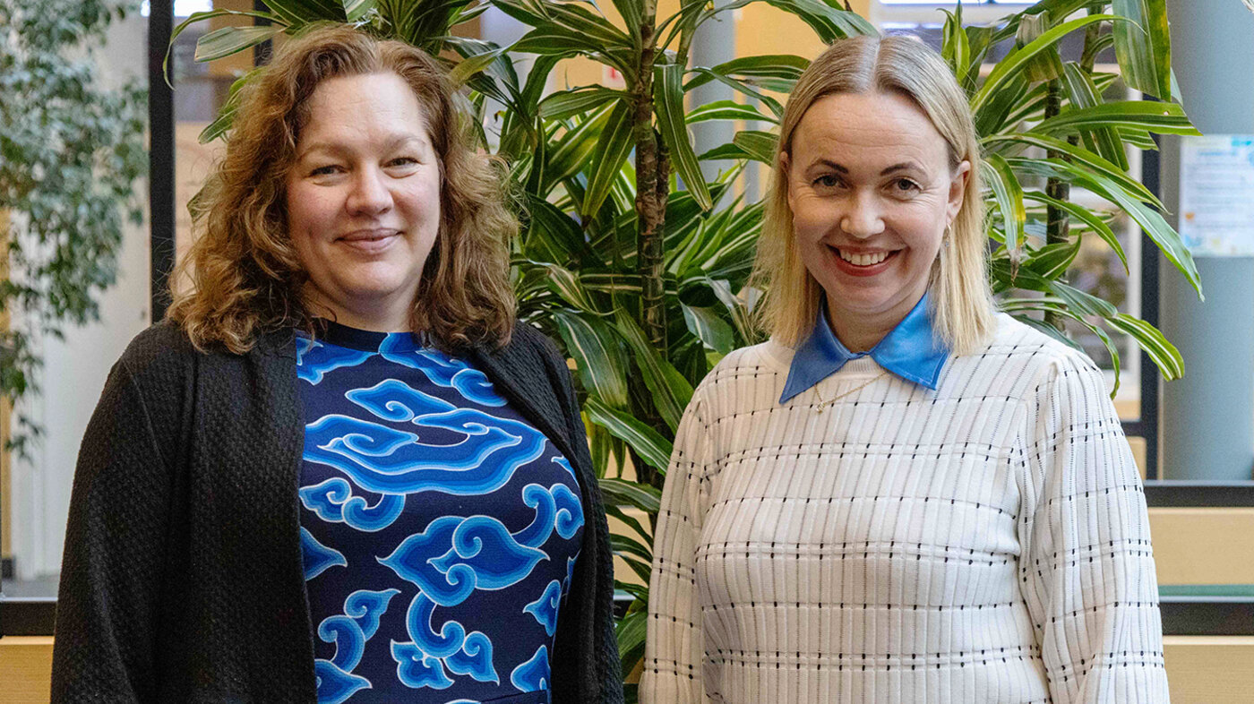 Bildet viser Seniorrådgiver i forskningsadministrasjonen Trine Powell og prorektor for forskning Gunhild Odden skal lede prosjektet. Bildet viser Seniorrådgiver i forskningsadministrasjonen Trine Powell og prorektor for forskning Gunhild Odden skal lede prosjektet.