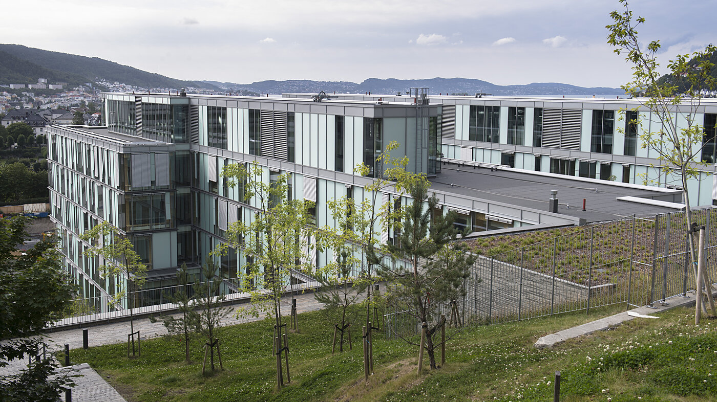 Bildet viser en av bygningene tilknyttet Haukeland universitetssjukehus.