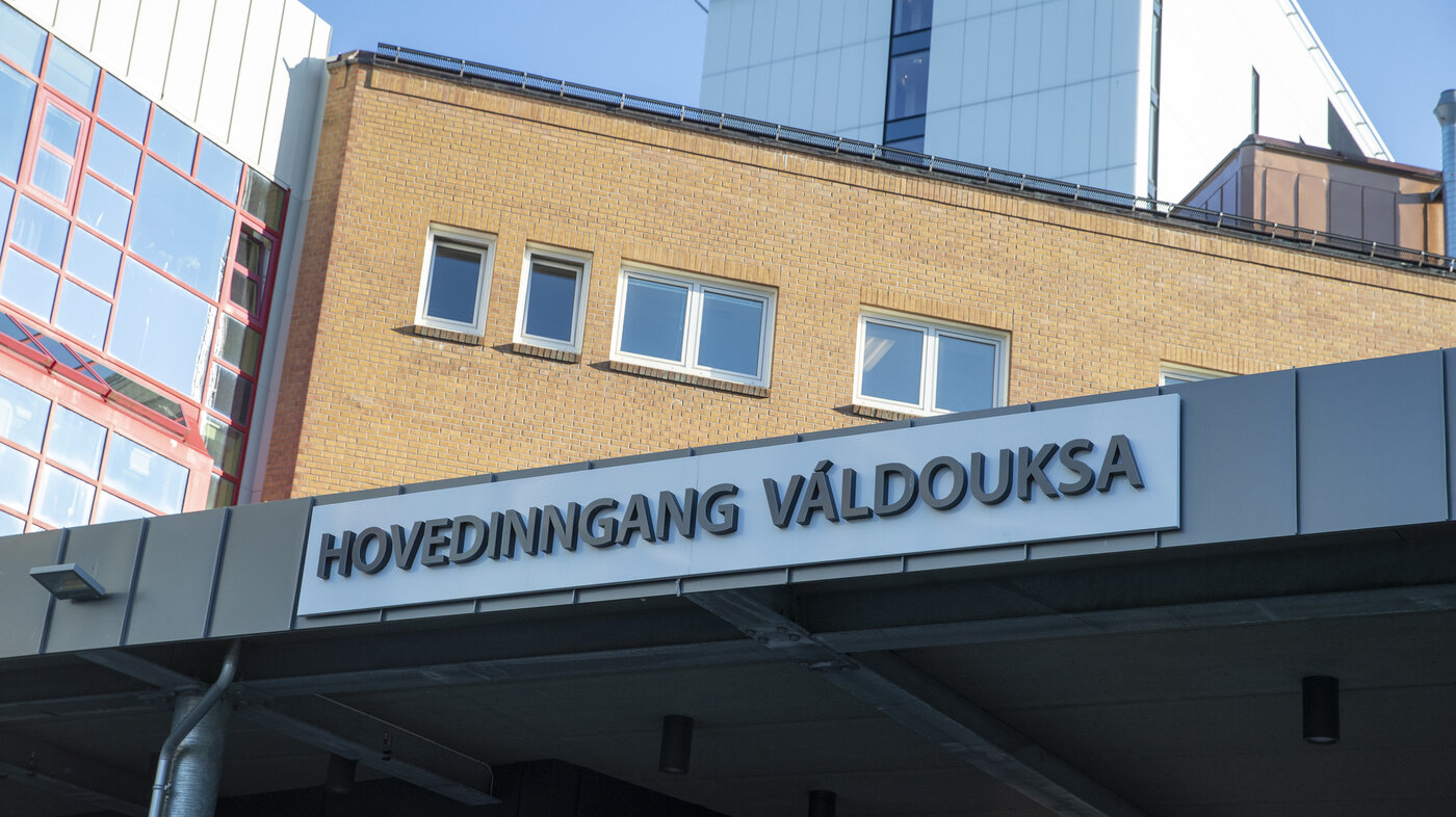 Bilde hovedinngangen på UNN