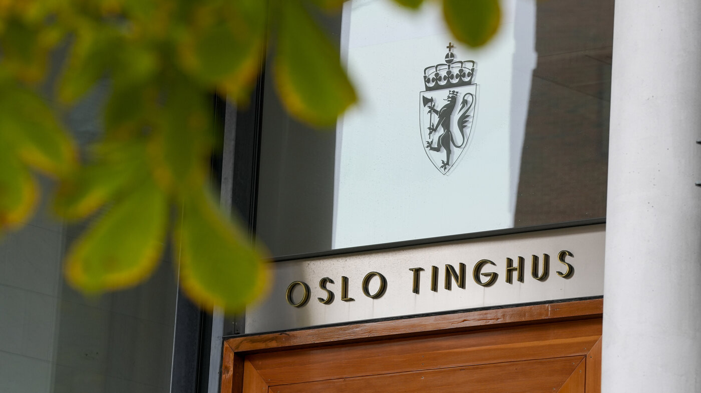 Bildet viser eksteriør med skilt utenfor Oslo tingrett Bildet viser eksteriør med skilt utenfor Oslo tingrett