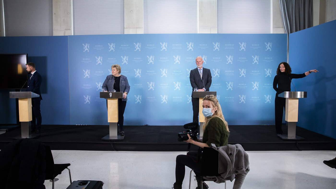 Pressekonferanse, pandemi Bildet viser pressekonferanse under koronapandemien.