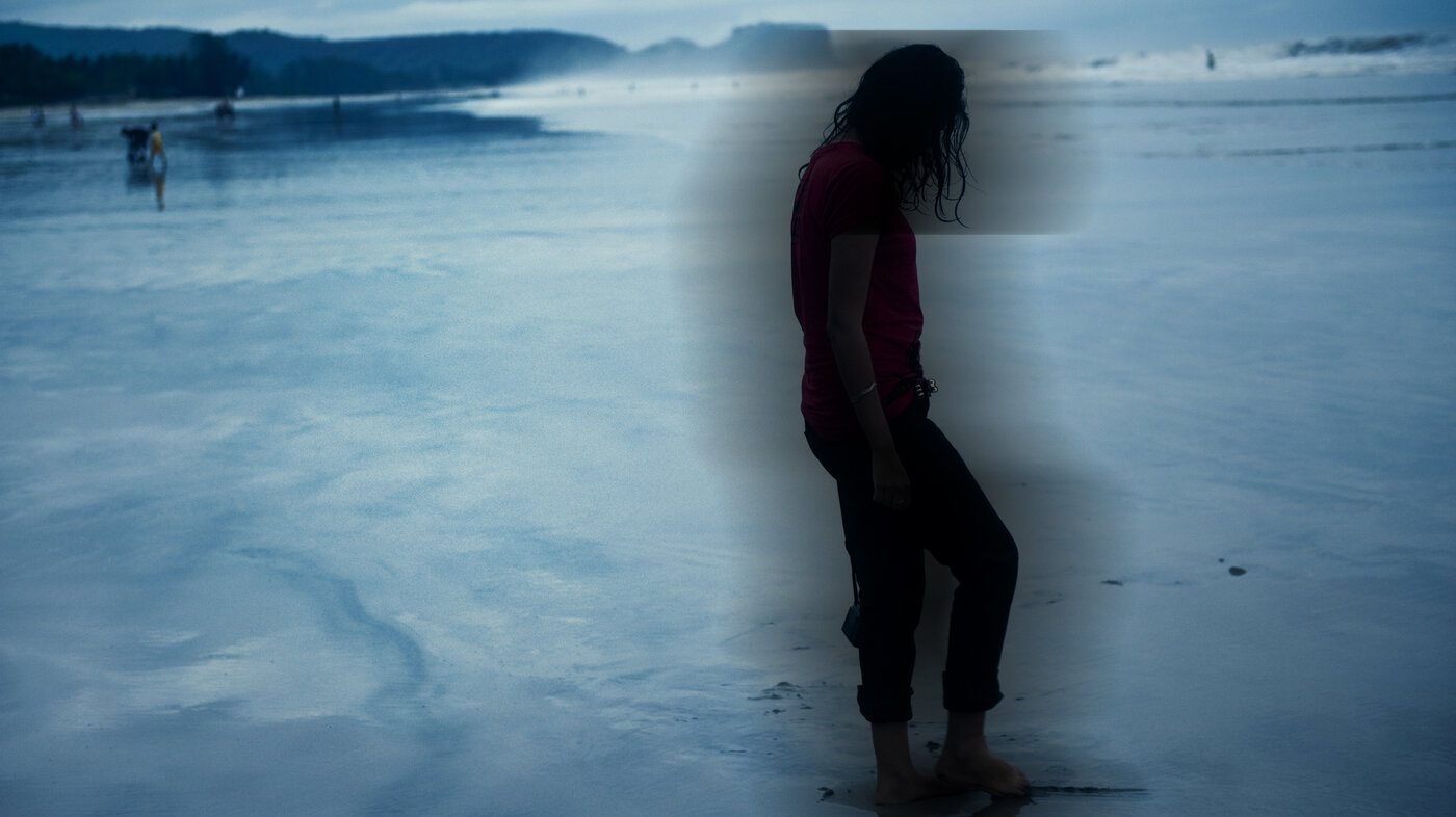 Bilde av kvinne på strand