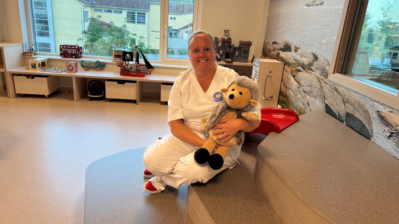 Heidi Barvik på lekerommet på sykehuset