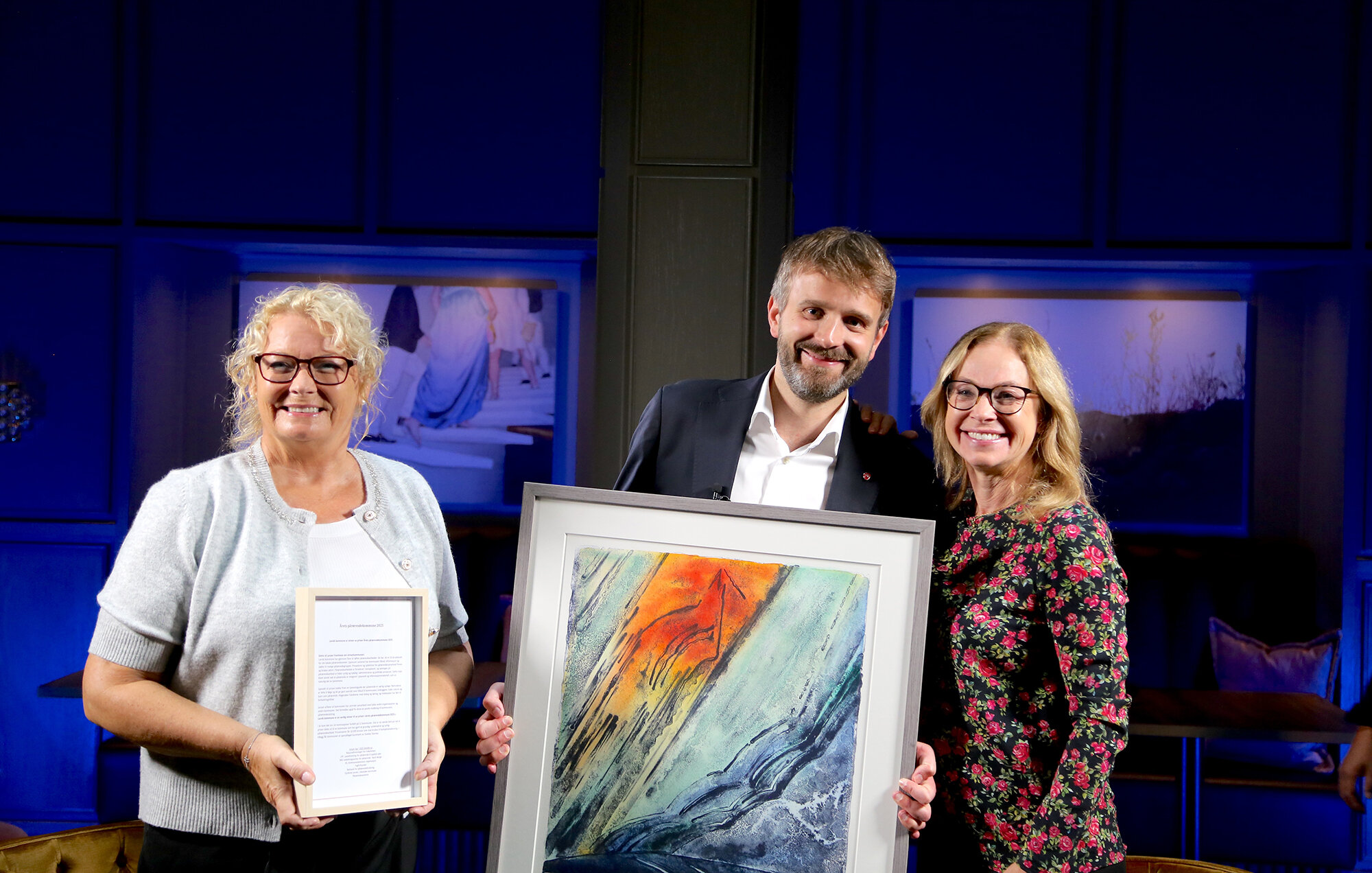 Bildet viser Unn Birkeland fra Pårørendesenteret, statsråd Jan Christian Vestre og Larvik-ordfører Birgitte Gulla Løken
